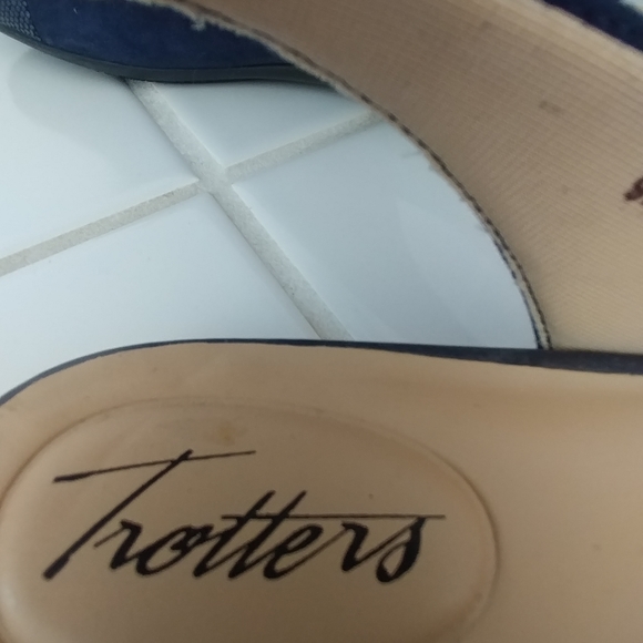 Trotters Navy Blue Slingback Flats - Picture 10 of 10
